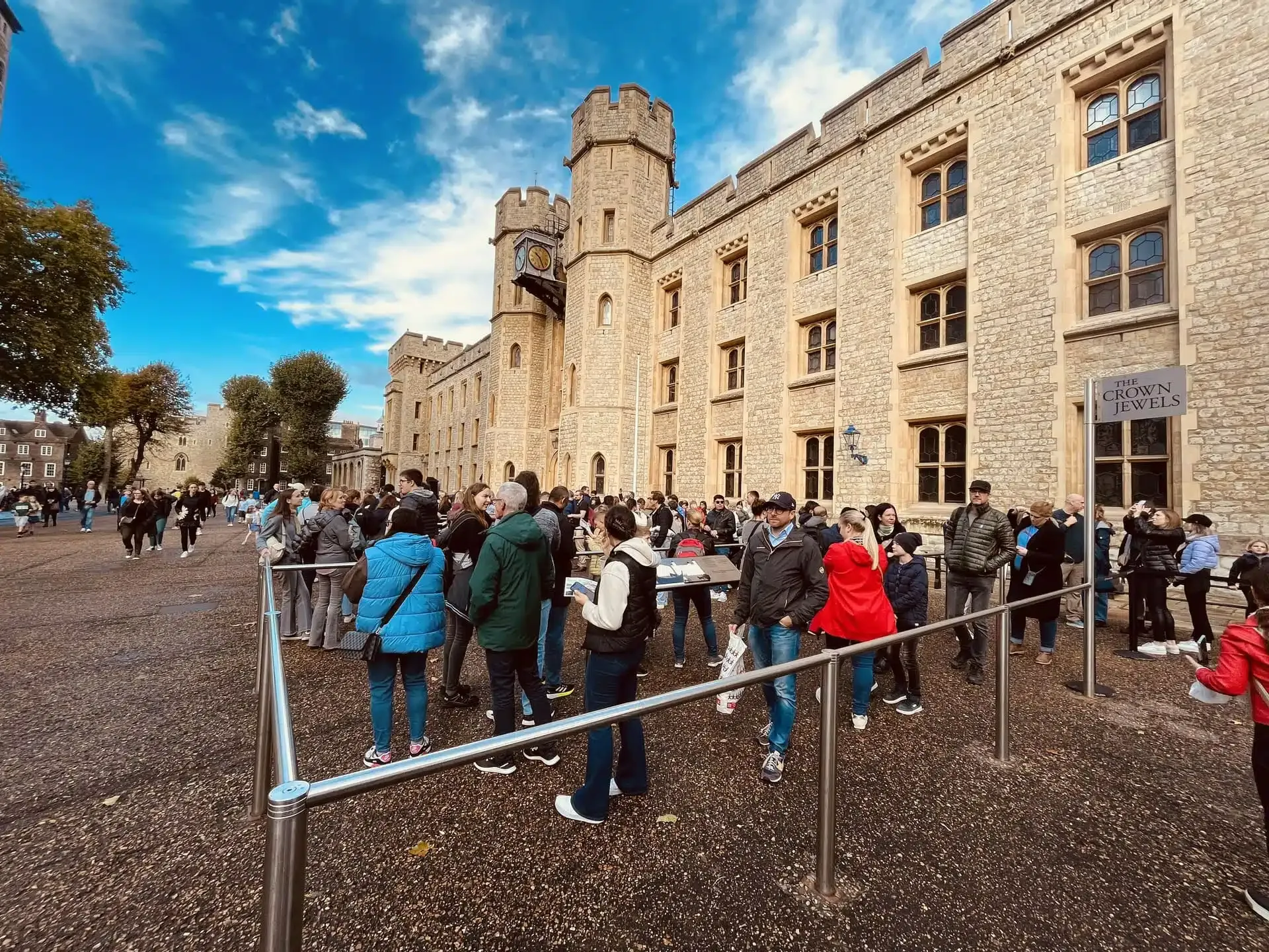 Queue moving toward the Jewel House for the Crown Jewels